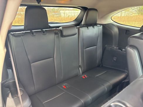 Certified 2024 Toyota Highlander XLE image 38