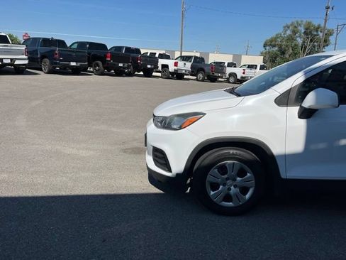 Used 2018 Chevrolet Trax LS FWD image 4