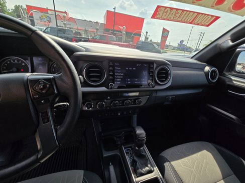 Used 2021 Toyota Tacoma TRD Off-Road image 10