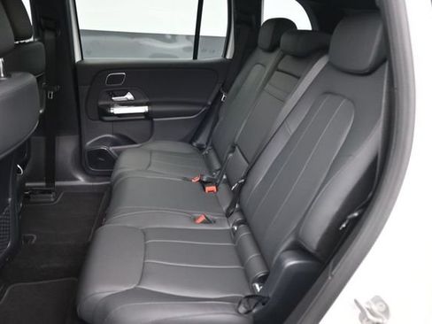 Used 2025 Mercedes-Benz EQB 300 4MATIC image 10