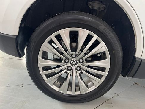 Used 2024 Toyota Venza Limited AWD/4WD image 17