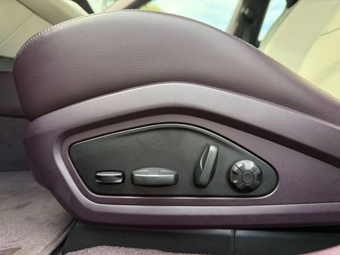 Used 2025 Porsche Taycan image 27