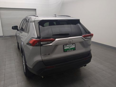 Used 2019 Toyota RAV4 LE image 6