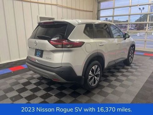 Used 2023 Nissan Rogue SV AWD/4WD image 3