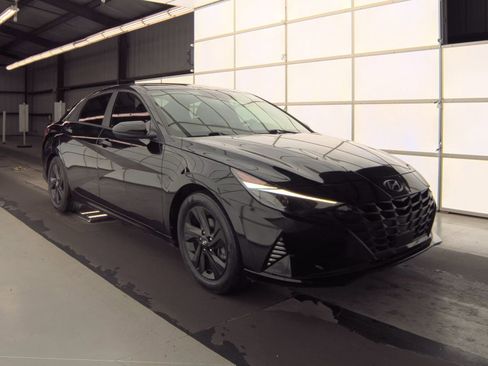 Used 2021 Hyundai Elantra SEL w/ Convenience Package FWD image 6