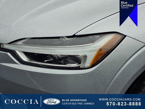 Used 2018 Volvo XC60 T5 Momentum w/ Vision Package AWD/4WD image 9