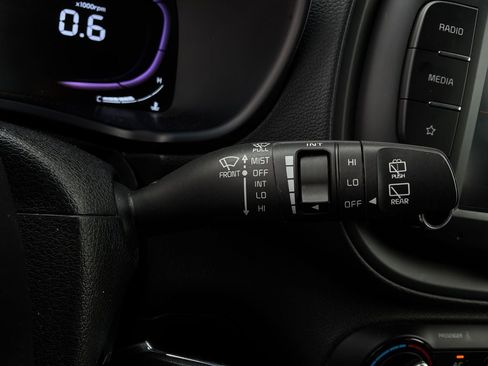 Used 2025 Kia Soul LX w/ LX Technology Package FWD image 34