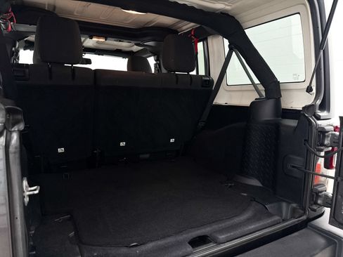 Used 2018 Jeep Wrangler Unlimited Sport S AWD/4WD image 22