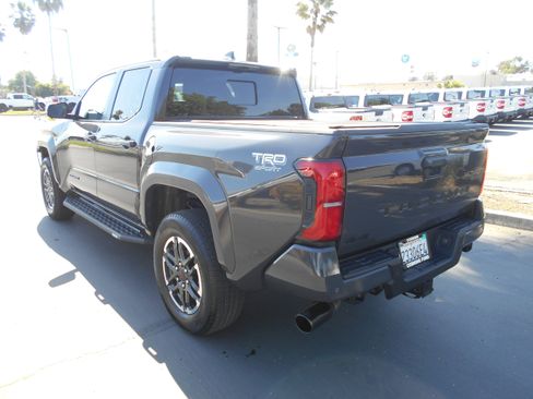 Used 2025 Toyota Tacoma TRD Sport w/ TRD Sport Premium Package AWD/4WD image 3