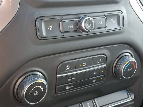 Used 2021 Chevrolet Silverado 2500 Custom w/ Custom Convenience Package image 16