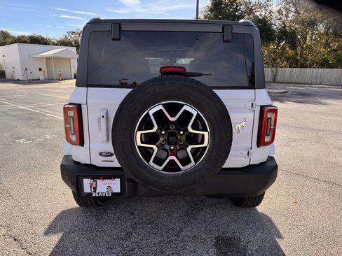 Used 2024 Ford Bronco Outer Banks image 8