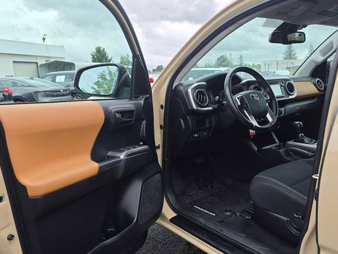 Certified 2018 Toyota Tacoma SR5 AWD/4WD image 21