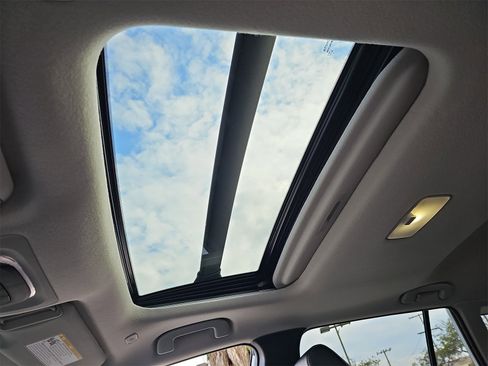 Used 2024 Toyota Corolla Cross XLE image 29