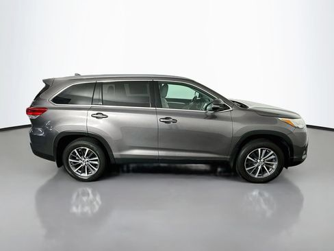 Used 2019 Toyota Highlander XLE AWD/4WD image 8