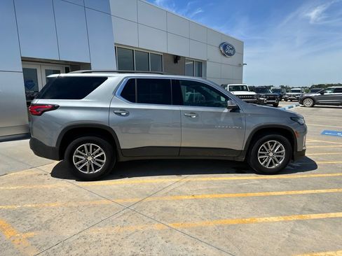Used 2023 Chevrolet Traverse LT FWD image 8