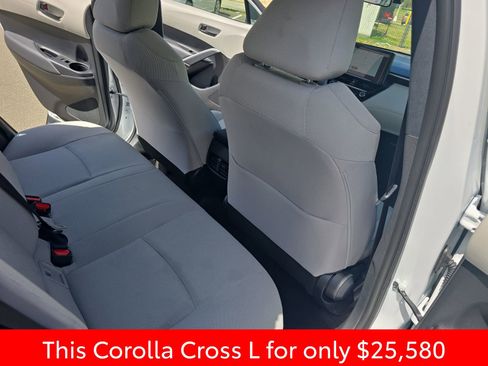 Used 2026 Toyota Corolla Cross L image 17
