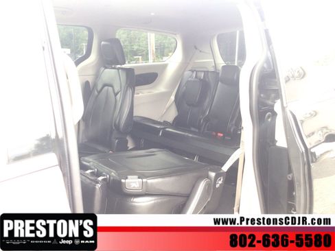 Used 2024 Chrysler Pacifica Touring-L FWD image 27