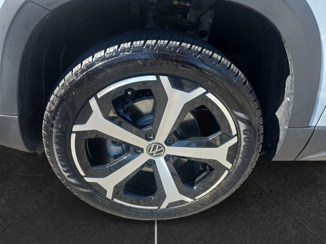 Certified 2026 Volkswagen Taos SEL AWD/4WD image 9