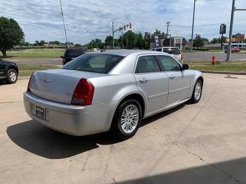 Used 2005 Chrysler 300 Touring RWD image 7