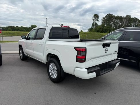 Used 2022 Nissan Frontier SV AWD/4WD image 3