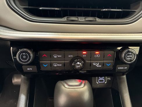 Used 2025 Jeep Compass Limited AWD/4WD image 19