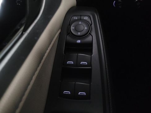 Used 2023 Chevrolet Traverse LS image 27