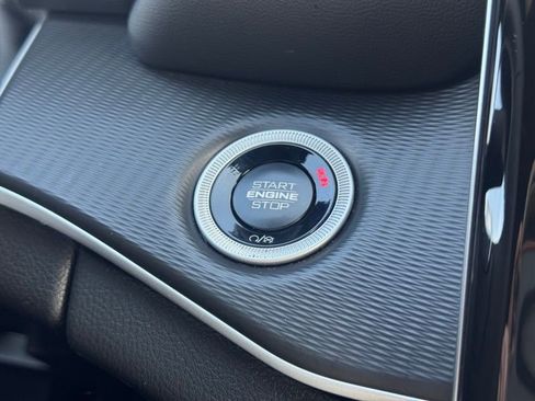 Used 2025 Jeep Grand Cherokee Altitude image 24