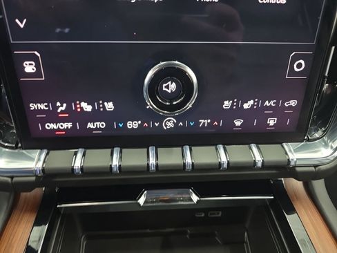 Used 2026 GMC Yukon Denali w/ Sun & Power Step Package image 41