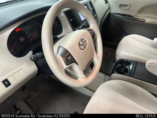 Used 2013 Toyota Sienna LE w/ Towing Pkg FWD image 19