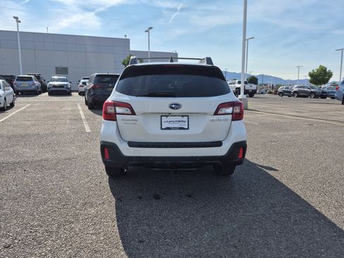 Used 2018 Subaru Outback 2.5i Limited AWD/4WD image 4