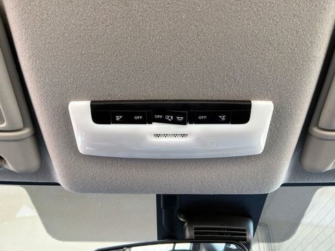 Used 2025 Nissan Versa SV FWD image 16