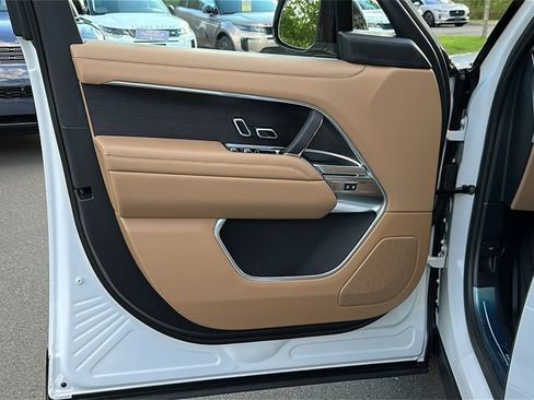 New 2025 Land Rover Range Rover SE image 9