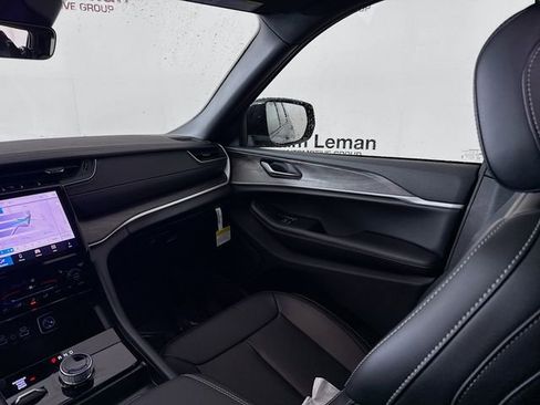 New 2025 Jeep Grand Cherokee L Limited image 24