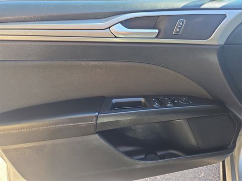 Used 2020 Ford Fusion SE image 15