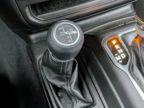Used 2025 Jeep Wrangler Unlimited Sahara AWD/4WD image 19