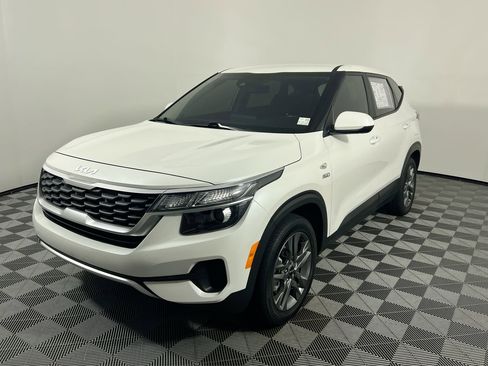 Certified 2022 Kia Seltos LX image 9