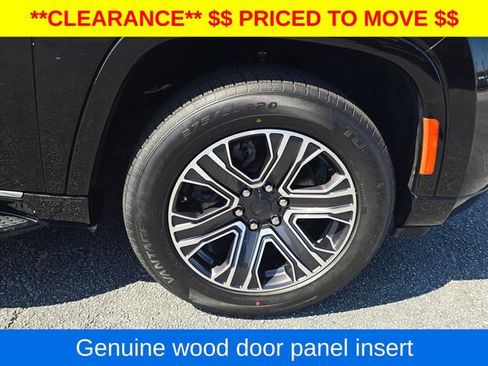 Used 2024 Jeep Wagoneer L Series II w/ Flexible Seating Group AWD/4WD image 34