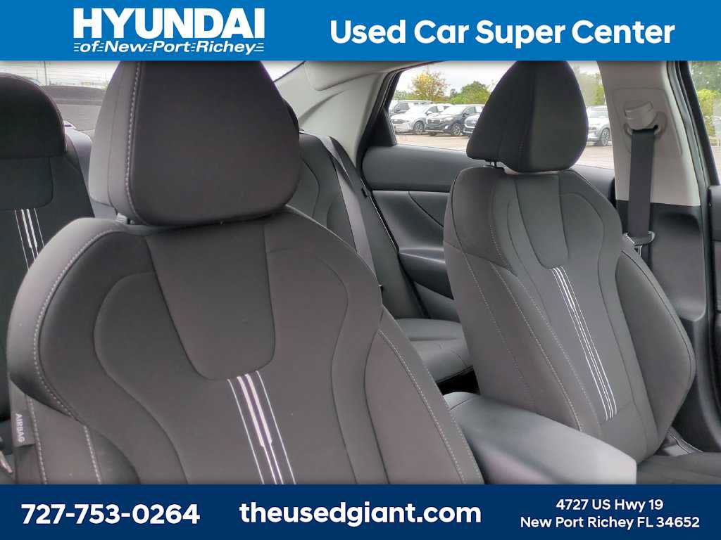 Certified 2024 Hyundai Elantra SEL FWD image 6