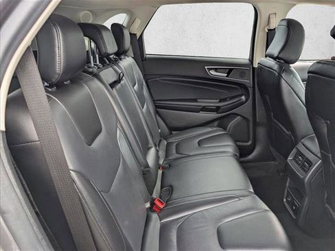Used 2022 Ford Edge Titanium image 16