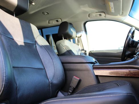 Used 2019 GMC Yukon XL SLT w/ Graphite Performance Edition image 14