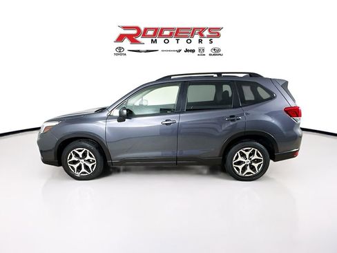 Used 2020 Subaru Forester Premium image 4