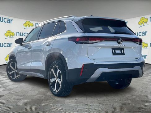 Used 2025 Volkswagen Tiguan SE w/ Panoramic Sunroof Package image 4
