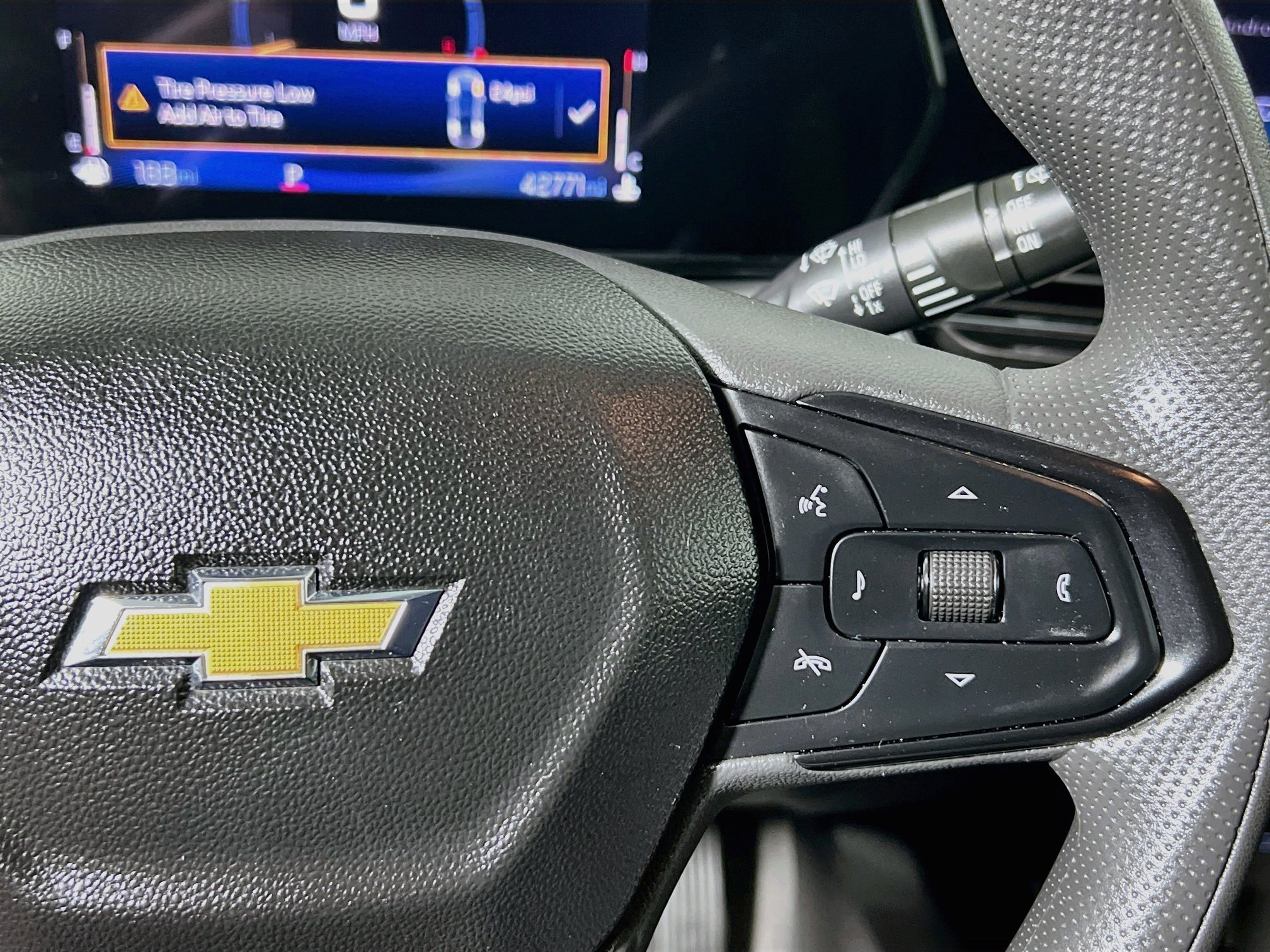 Used 2025 Chevrolet Trax LT FWD image 19