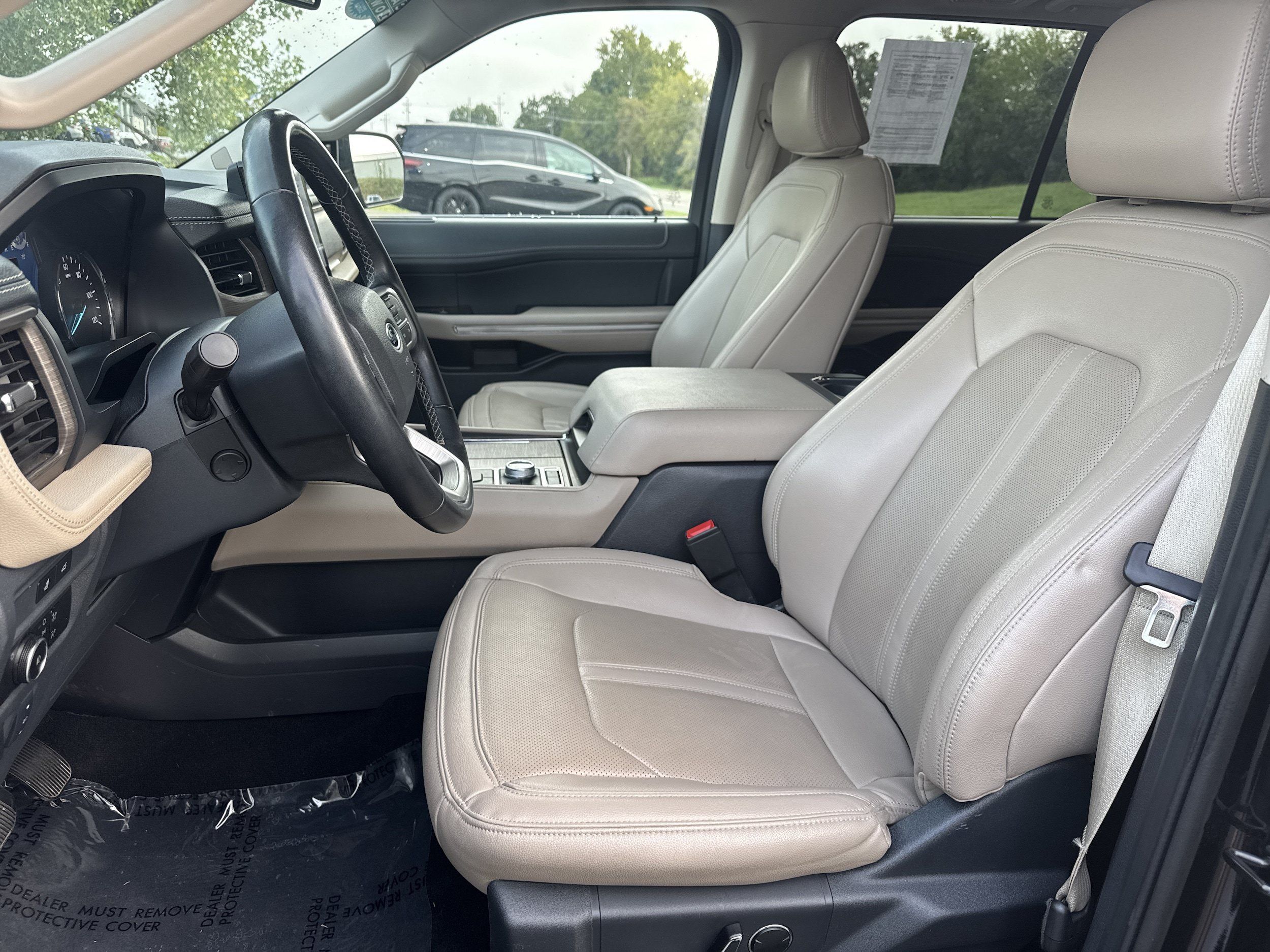Used 2024 Ford Expedition Limited AWD/4WD image 4