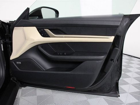 Used 2022 Porsche Taycan 4S image 23