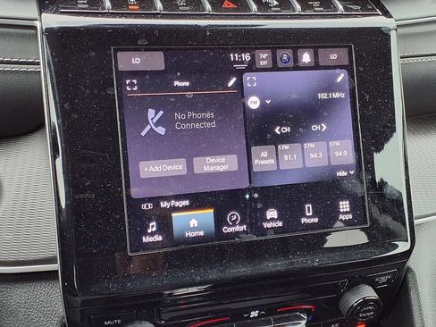 Used 2024 Jeep Grand Cherokee Laredo AWD/4WD image 8