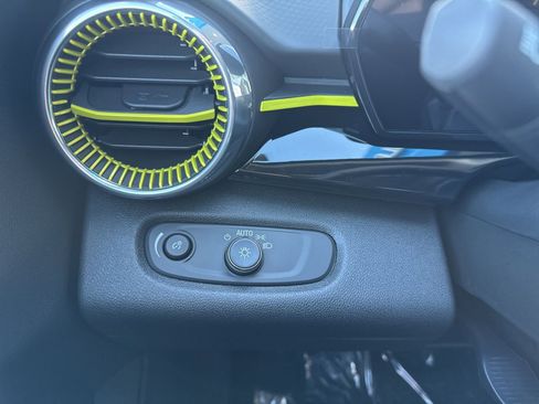 New 2026 Chevrolet Trax ACTIV w/ Sunroof Package image 34