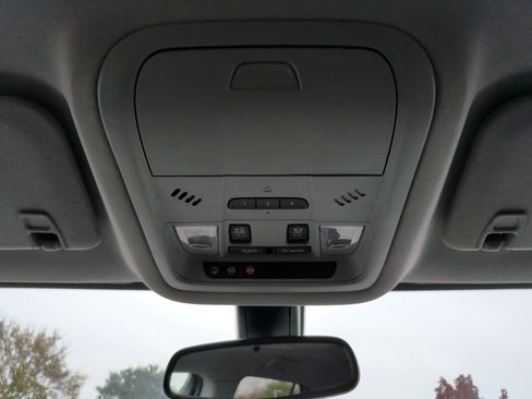 Used 2019 GMC Acadia SLT image 24