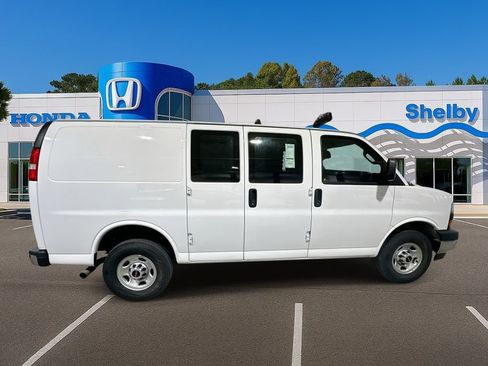 Used 2024 GMC Savana 2500 w/ Driver Convenience Package image 9