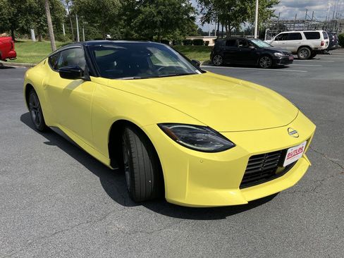 Used 2023 Nissan Z w/ Floor Mat Package RWD image 7